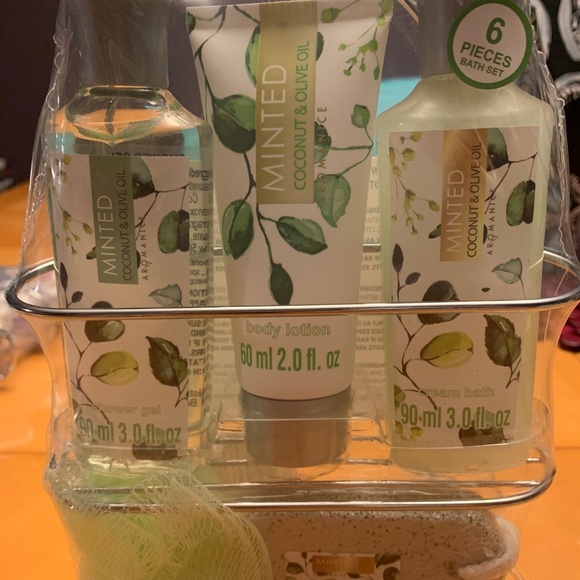 Other - Minted coconut n olive oil 6 piece bath set. New